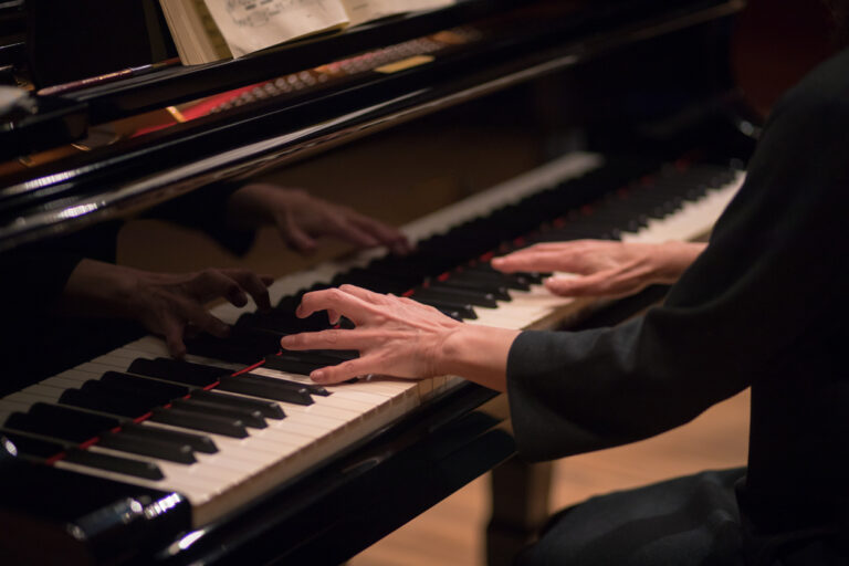Stronger Fingers for Pianists